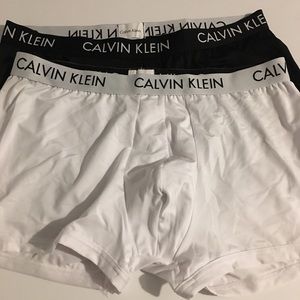 2 pack Calvin Klein low rise trunks size large